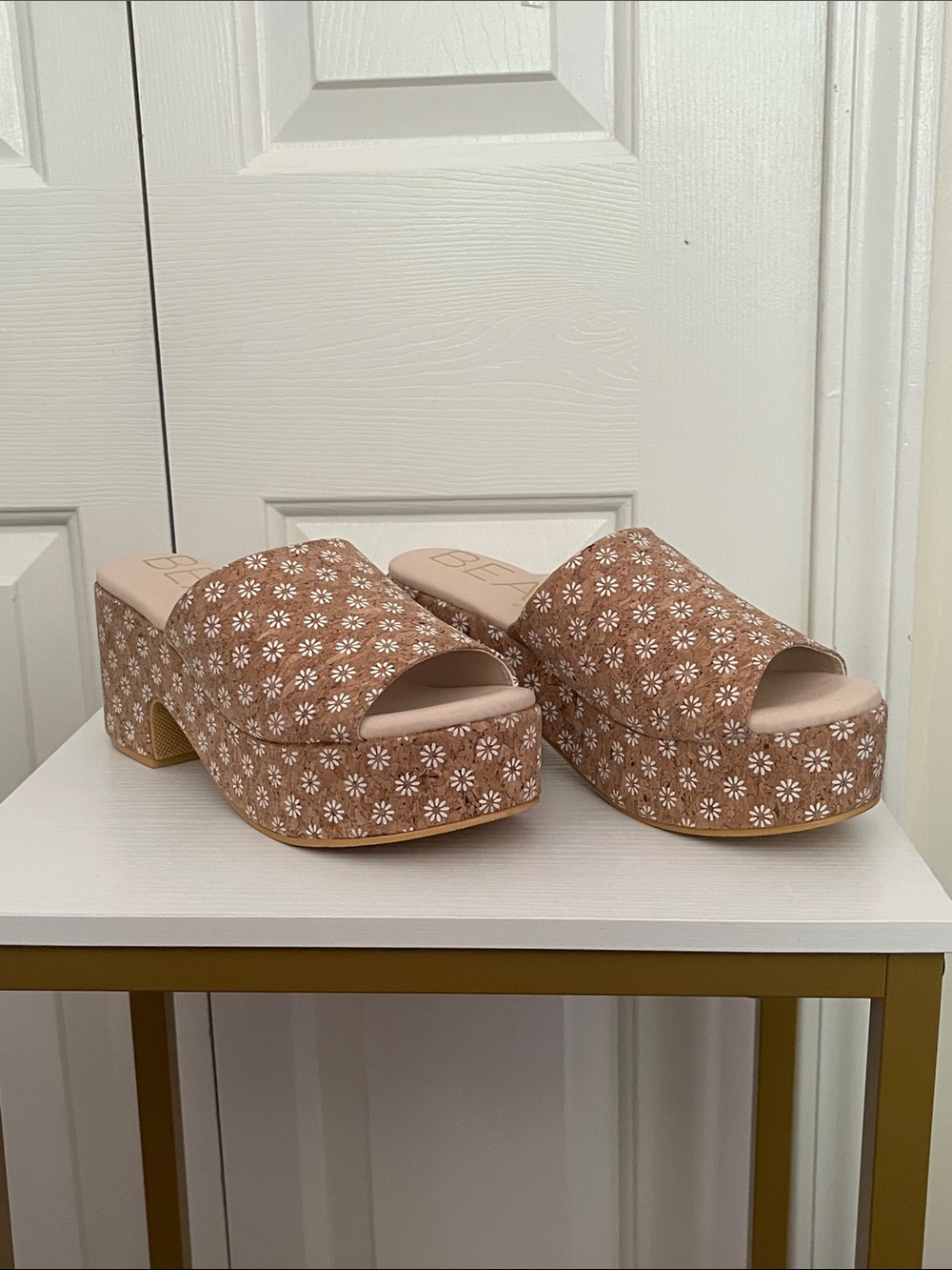 Beach by Matisse Women’s Platform Tan Flowers Sandals Size 10 M